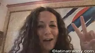 هذه الأنثى وزوجها يستمتع بوسا