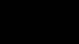 فتاة هواة فردية تلمس فرجها الضيق الجذاب