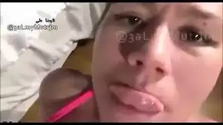 امرأة ناضجة مثيرة تتوسل للحصول على قضيب اصطناعي لفتاة شابة