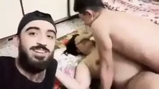 فيلم نكاح عربي صريح: مصور يلتقط صديقه وهو يلقح فتاة عربية