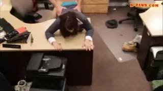 فتاة حامل تأخذ قضيب أخيها الصلب