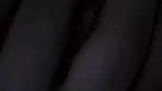 ريجينا مور تضغط على ثدييها الضخمين بينما تتعرض للضرب بقضيب صلب