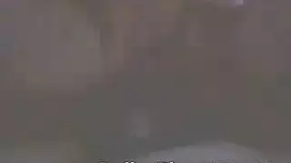 الفتيات المحليات يأخذن قضيبًا كبيرًا في شريط جنسي صريح