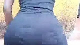 زوجة سابقة تمص وتمارس الجنس من أجل كومة من النقود الإضافية في فيلم إباحي صريح