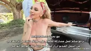 المساعدة على جانب الطريق تتحول إلى شرج خشن مع عاهرة خائنة