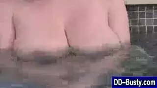 شقراء مفلسة تنتشر على نطاق واسع لتلقي قذف داخلي إباحي قاس