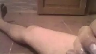 مؤخرة مراهقة وثديان ناضجان في مشهد جماعي جنسي وحشي