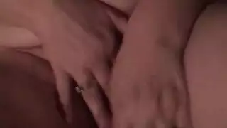 تستيقظ الجاره الناضجة على زب جارها فى مؤخرتها