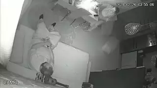 الاخ يساوم اخته