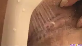 العاهرة المتعطشة للقضيب تطلب تفحيط وجه متجهم