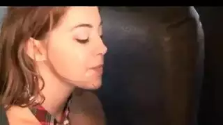 مراهق يمارس الجنس بخشونة في حافلة مزدحمة بورن صعب في المواصلات العامة