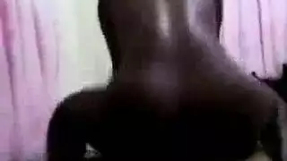 كلب يائس يشتري جنساً قاسياً وراحة هزية مكثفة