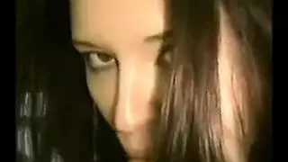كانت جينيلا تقوم بتدليك موكلها ، بينما كانت راكعة أمامه لتمتص قضيبه