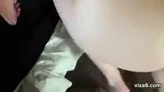 قضيبان يدمران شقراء مراهقة في جنس جماعي