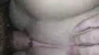 فتاة شقراء مذهلة تأخذ قضيبًا عملاقًا وتحصل على نهاية لزجة