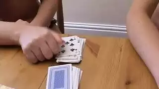 احب العب مع ابوه