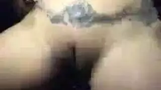 لاتينا ساخنة تعبث بحلماتها في النهار للإثارة الجنسية الصريحة