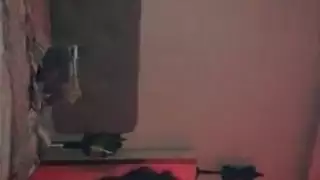 تخجل من مص زب صديقها