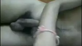 عبادة القضيب الأسود تنتهي بقذف وجهي متفجر في فيلم مثلية صريح