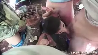 إيلاج مزدوج من عشاق عرب في وكر جنسي خاص