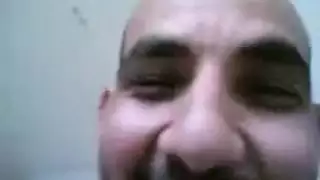 تمص زبره مثل المصاصة ثم تتدخله بقسوة في كسها الضيق
