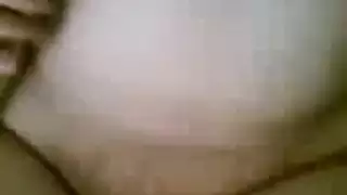عاهرة عربية بجسم مذهل تأخذ قضيب كبير في كل فتحة