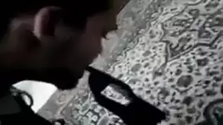 فيديو هاوي جامح: سيطرة الفتاة الجزائرية الوحشية على القضيب