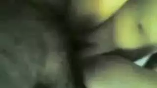 جنس ثنائي: قضيبان يملآن فتحاتها في فيلم إباحي صريح