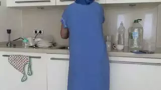 فتاة جزائرية ساخنة تأخذ قضيبًا كبيرًا في باريس