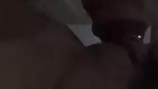 نجم إباحي كبير الصدر في تجربة جنس جماعي