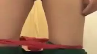 عاهرة وقحة تقدم عرض تعري وجنس خاص
