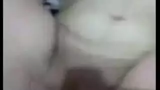 جلسة جنس قاسية: فتحتها الضيقة تمتد وتُستخدم