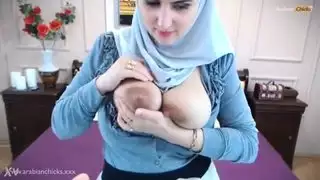 عرض نافورة حليب الثدي أداء رضاعة إيروتيكي