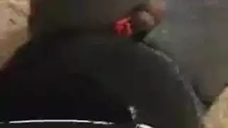 جنس بالنظارات تحت السماء المفتوحة