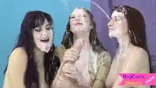 مثليات في حمام مثيرة تبول جماعي ونشوة مبللة