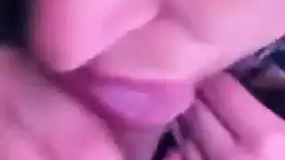 يلحطسته ويبوسها ويمص