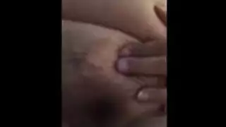 رجلان مع شاب