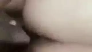 تقلع الكيلوت وتتناك بطيزهاا الحلوه الكبيره