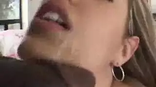 فحل اسود يوسع كس صغيرة
