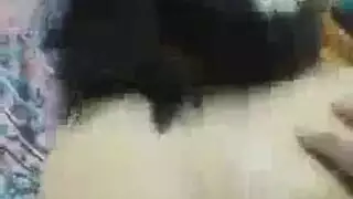 علاقة جنسية جماعية بقضيب اصطناعي جلدي