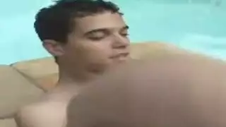 الشاب العضلي يضاجع عميلته بعد تدليك جسدي مثير