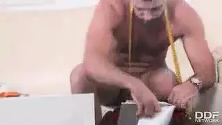 نيج مصمم الازياء