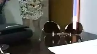 عايز ينكه وهي مش راضيه