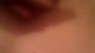 فتاة صغيرة تتوسّل لممارسة جنس شرجي خشن