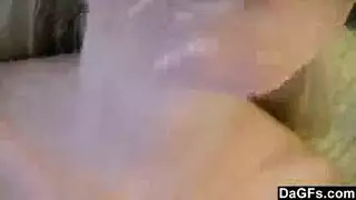 شقراء ساخنة تختنق بقضيب أسود ضخم قبل أن تُضرب بقوة