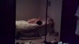 نهاية كريمة داخلية إباحية: قضيب يملأ كس ضيق