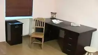جنس عنيف على المكتب: كس يُفتح قسراً في بورن صريح