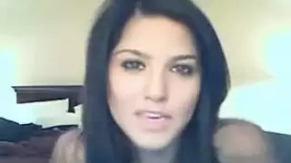 حركة مص ثدي مزدوجة مع فتاة حلبية إبنية مكتنزة