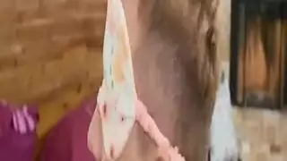 جيران مثارون يمارسون الجنس معصوبي الأعين في حفلة جنس جماعي