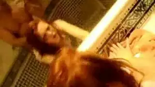 الأم الحمراء الشعر تتوسل لقضيب ابنها الزوجي الكبير